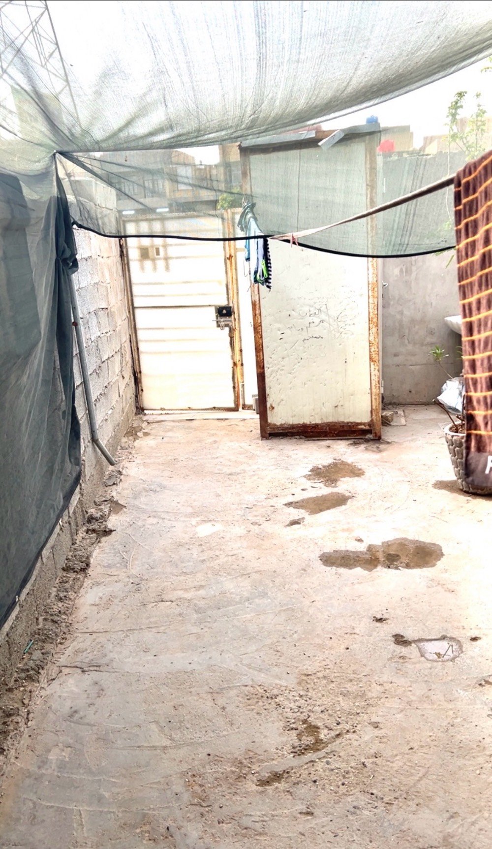 50 متر تجاري شارع سايدين الخطيب الزراعي قرب ماركت الخطيب 3 غرف نوم وصاله وتشجير ***********