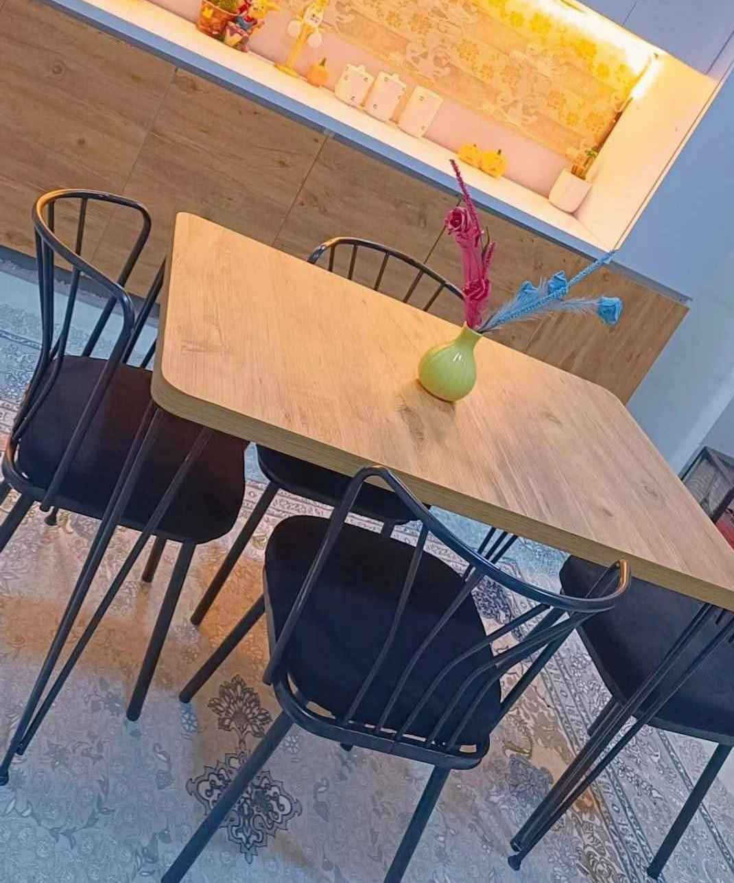 عرض خاص لاخر القطع 
 السعر (99) الف😍
ميز خشب ضد الماء مع 4 كراسي حديد
البظاعه تركيه نوعيه درجه اولى
 شرط الفحص امام المندوب
الميز مغلف بماده عازله للماء💧
الكراسي يتحمل وزن 250 كيلو
قياس الميز 110×70 سم
رقم الحجوزات *********** بغداد, العراق
