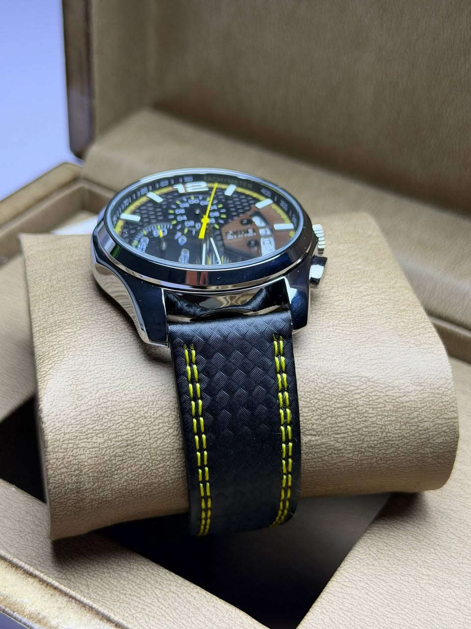 SKMEI
اصلي ماكنة ياباني 
ضمان سنة 
سناتر شغالة 
سير جلد اصلي 
ارقام واميال لامينوس  
سنتر ثواني منفصل
نافذ شهري 
ستانلس ستيل 
مقاومة للماء 30 متر   

30 الف على اول تم


**إذا كنت صاحب هذا الإعلان وتريد حذفه لأي سبب، رجاءا أرسل رسالة إلى الدعم الفني**