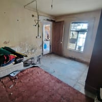 بيت تجاوز للبيع مكون من غرفتين وصاله صغيره وصاله جبيره ومطبخ وحمامات د...