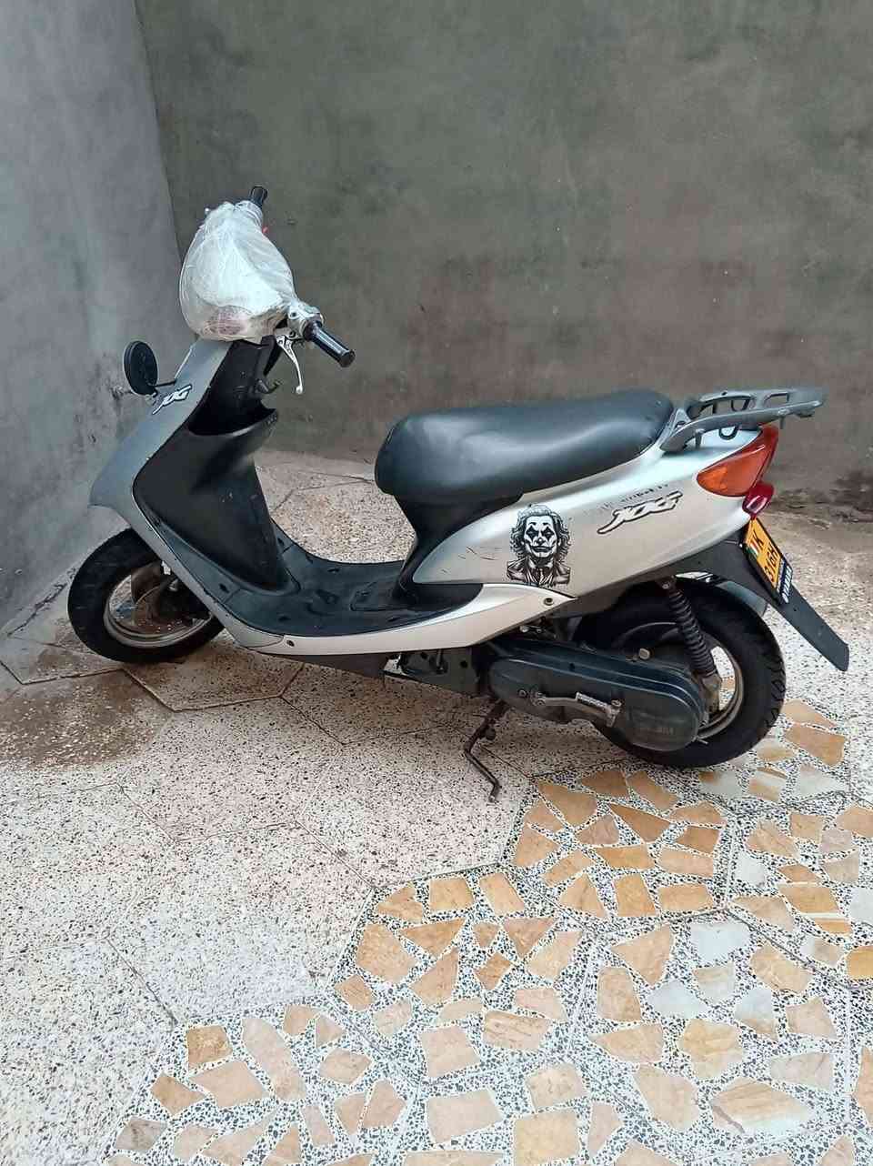 دراجة عصفوريه ياباني دراجة بلاديه كهربائية كله شغال اشاير لايتات هورن نكره سلف +هندر. باتري جديد كلج جديد تايرات جدد   السعر300 وبيهه مجال  العنوان حي اور سبع قصور  رقم هاتف ***********
