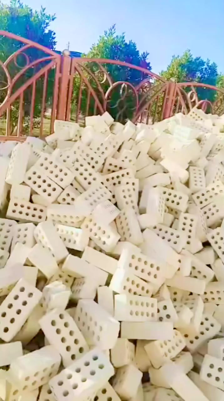 نحن الافضل بأذن الله لأننا صادقون بعملنا ومن يصدق مع الناس ينجح بعملهُ بأذن الله تعالى... اليكم تفاصيل الطابوق لدينا 👇
لون ابيض + ابيص بخضار قليل 🌺💕
قوه حجر وأنضغاط عالي جداا 😊💚   
فحص مختبر في كل المحافضات❣️🌷
نسبة الاملاح لا تعلى فوق ال ١٠/٪❣️🌷 ‭0788 235 8243‬
العدد حسب طلب المواطن مع الزياده✅
للمعلومه نعمل في الشركات الاولى فقط 😊✅✅
مو تگلي فلان گلي بكذا سعر لان اكو طابوگه تراب الوطن 😒
مع فائق شكري لكم التوصيل خلال 24 ساعه نجهز كافة المدن والمحافضات لوري. وسكيب مع وسام  ابني مستقبلك 😊💚
