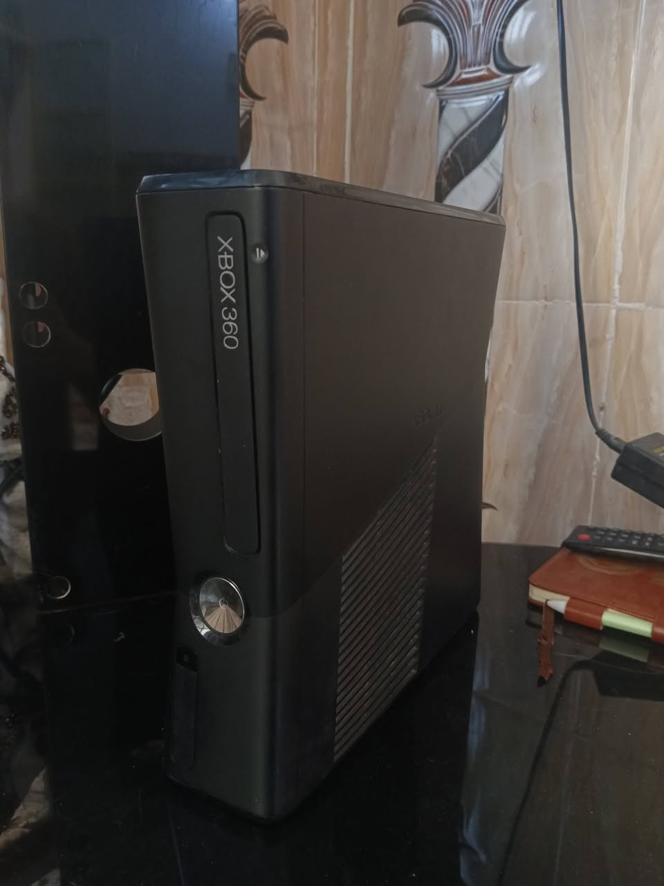 السلام عليكم
اكس بوكس 360XPOXاسلم 
‏ذاكرة 250💾
‏بي 136لعبة 💿
‏مع يدة واحدة بلوتوث واير جوكر 
‏اصلي مايكرو سوفت 🧾
‏ملحقات محولة اصلي مايكرو سوفت 🔌
‏اجدي ام اي HDMI📺
‏بطارية مال يدة🎮
‏السعر خاص💸
‏ او اتصال على الرقم ***********📞
‏الي مو شراي لا يتعبني
