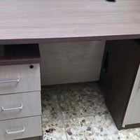 مكتبه الطول 120 النزال 60  الارتفاع 76 سعر 65 و كرسي سعر 15 بغداد حي ا...