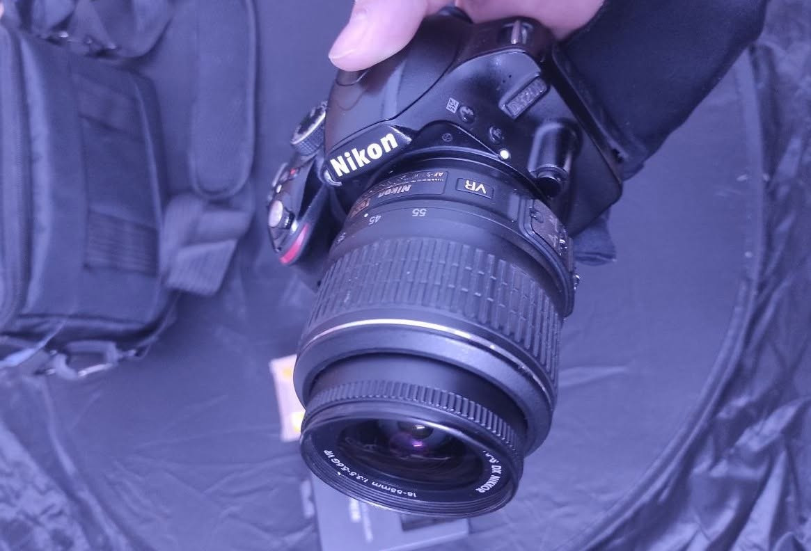 كاميرا Nikon D3200

 الملحقات

  عدسة الكت Nikon AF-S DX 18-55mm

بطاريتان

ENEL 14

ENEL 14a جديده 

شاحن أصلي 

جنطة كاميرا


**إذا كنت صاحب هذا الإعلان وتريد حذفه لأي سبب، رجاءا أرسل رسالة إلى الدعم الفني**