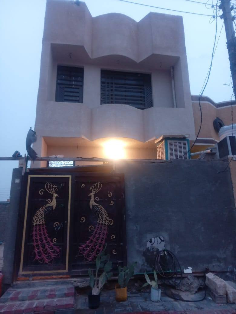 يرهم دفعتين دار للبيع طابوصرف 
مساحه١٠٠متر
العنوان:-خلف المستشفى التركي-حي العسكري-الطاقه قطاع١٨ قريب عالحولي ايضا
والبيت مو بفرع انما عالساحه
محتويات البيت:-
 الطابق الاول:-مطبخ وصاله واستقبال وغرفة نوم وصحيات خارجيه وداخليه
الطابق الثاني:-عوزه ارضيه فقط وتغليف مال الدرج و يحتوي ع غرفتين وصاله كبيره ١٠امتار مساحتها
وصحيات سويت كامل+سطح وبيتونه
السعر يرهم تنطي مقدمه 100 او75والباقي قسط
او نقد ب120 
اذا قسط ينحسب عال130
حبايب رقمي بي واتساب راسلني ومباشر تتحول على ابو البيت رسمي ***********
