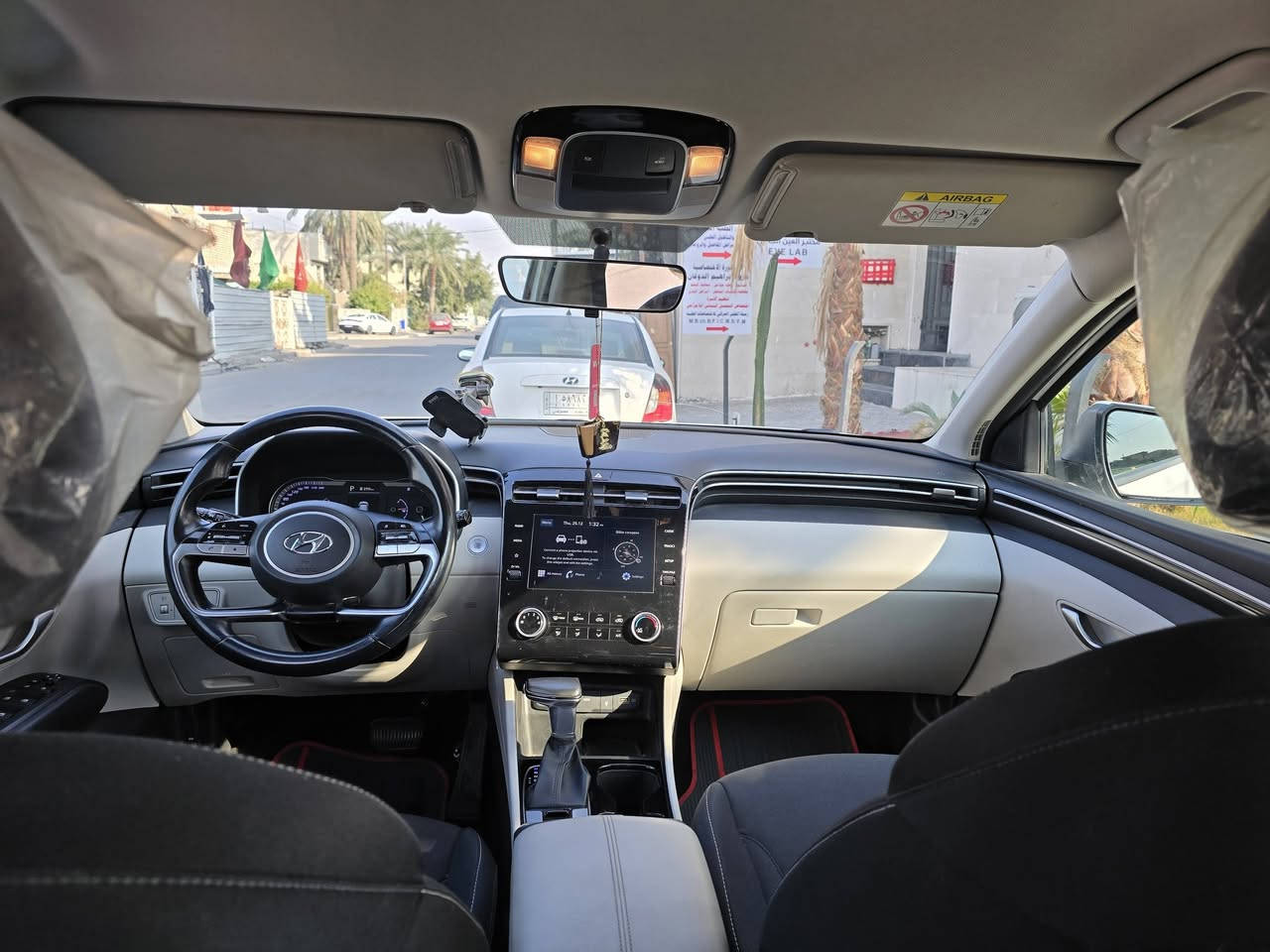 توسان ٢٢
خليجيه السياره
سنويه تسقط ب٢٠٢٧
رقم اربيل الجديد باسمي
الموصفات الي معروفه 
اوتو هولد
مري شفط
حساسات امامي +خلفي
تحكمات 
كروس سرعه
كشنات كهربائيه
وبعد بيه هواي مواصفات
مكان بغداد متواجد من ساعه ٨ صبح لحد ٢ الضهر
***********
سياره بيه تبديل باب خلف سائق بس نفس لون جديد نطخ عندي الباب وتم تبديله بلادي
سياره نضيفه ع ايدي
السعر ١٩٣ ورقه وبي مجال كلش قليل
كلشي مذكور بلمنشور
