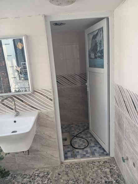 يوجد بيت المساحه 150 شارع 10  طابق ونصف تحويل مباشر كامل خدمات وسكن البناء حديث في الصقلاويه حي الشهداء الثانيه مقابل جسر المشاه السعر 55
الاستفسار ***********
***********
