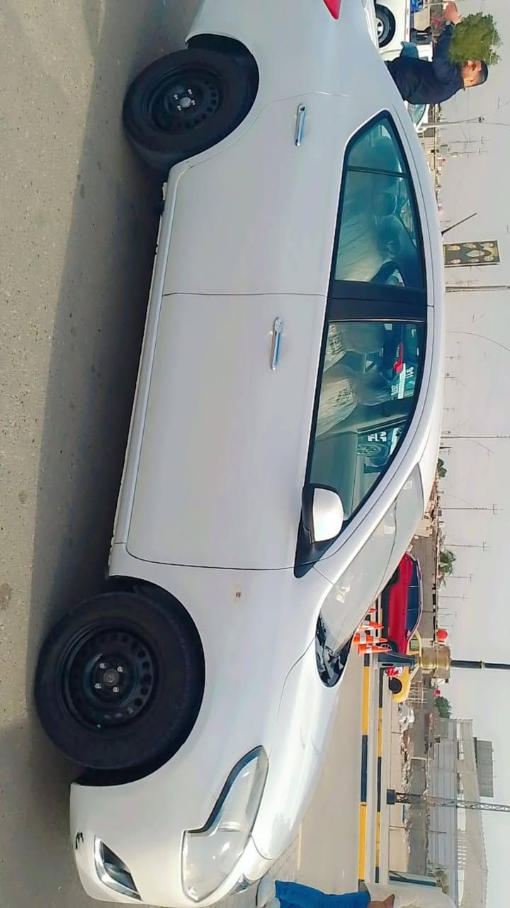 سلام عليكم نيسان سني 2021سياره حلوه وجاهز ه كير و محرك وحداديه وتبريد وكهرباءيات  كله جاهزه سياره بيه  جاملغ امامي مبدل وبارد شبر باب السائق وبارد بل باب لخلفي ول باقي كفاله مكان السياره حيانيه شارع السيد السعر 107 وبيه مجال***********
