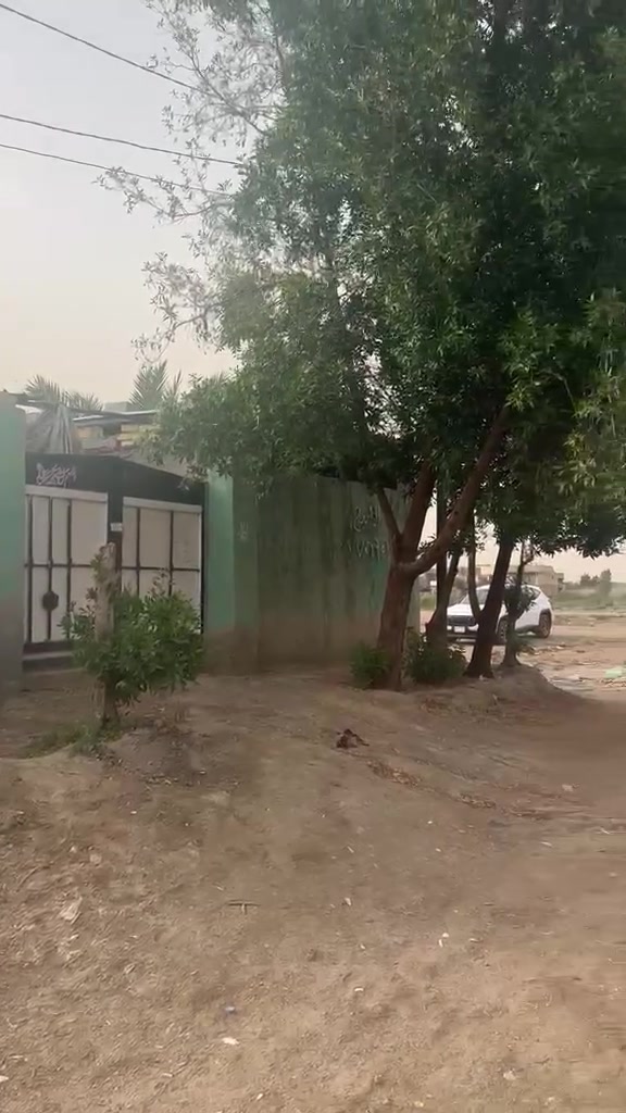 انتباه  الدار بسعر ٧٣ مناسب نسبة إلى المنطقة 
🏡 إعلان دار للبيع 🏡
فرصة مميزة للسكن والاستثمار
دار للبيع بمساحة ١٨٠ متر في حي الحسين بعد الضغط قرب شارع بزل حجي علي، بموقع هادئ ومناسب للعائلة.
✨ مواصفات الدار: ▪️ غرفتين نوم
▪️ صالة مريحة
▪️ مطبخ
▪️ درج
▪️ بيتونة
▪️ البناء مرتفع جداً
▪️ سقف كونكريت
▪️ الأرضية رباط صب مسلح
▪️ إضافة بتولو طابوق
📍 موقع ممتاز وقريب من الشارع والخدمات.
📞 للاستفسار ومعرفة المزيد من التفاصيل يرجى الاتصال على الأرقام التالية: ***********
*********** العطاء للعقار
