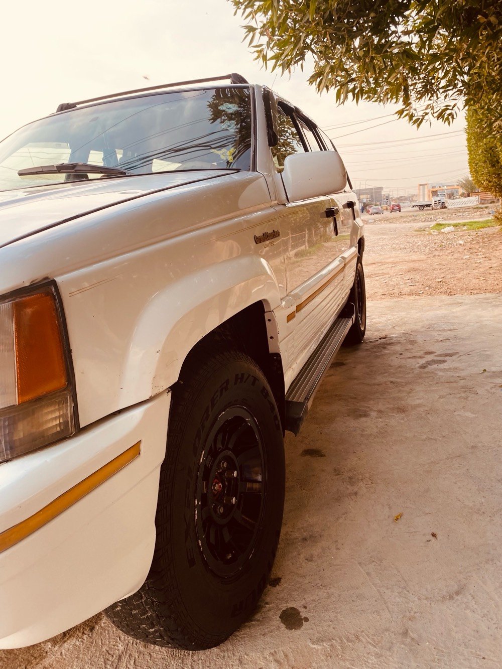 جيب شيروكي موديل 1995 السياره جاهزه من كلشي كير مكينه بطه 2500 السياره بأسمي ومشروع وطني مكاني بغداد ابو غريب *********** 