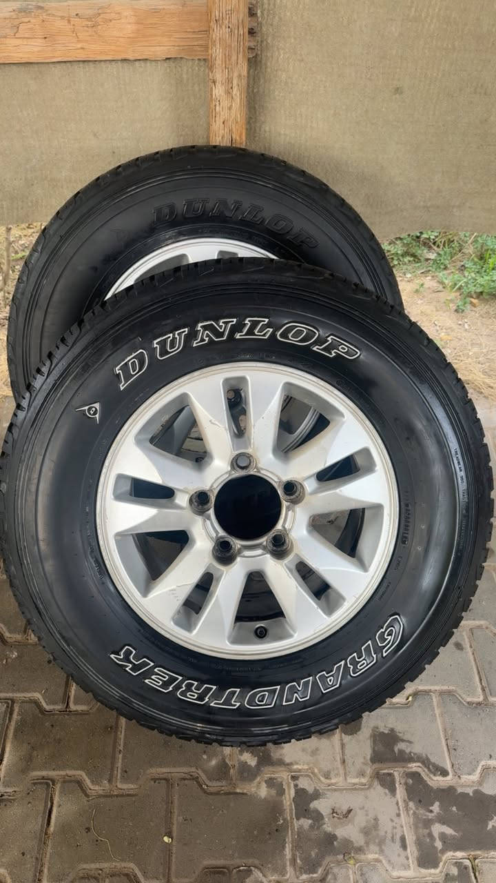 السلام عليكم اخوان تخم تاير وويل دلوب اصلي للبيع السعر 400 المكان النجف رقم الهاتف ***********
او مراوس بتاير ويل حديد 17 رفيع
