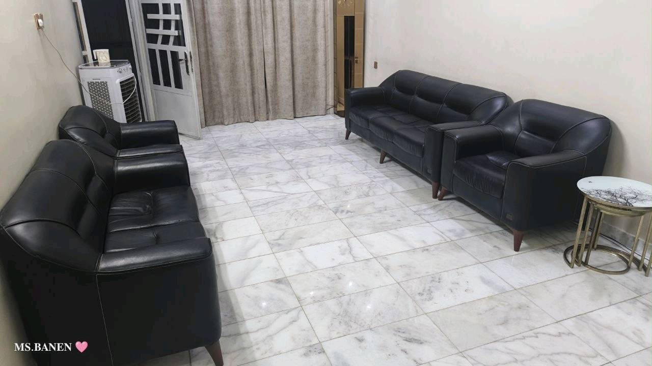 تخم جلد للبيع 
السعر 400 وبي مجال
عدد 7 مقاعد 
للاستفسار واتساب  بغداد ***********