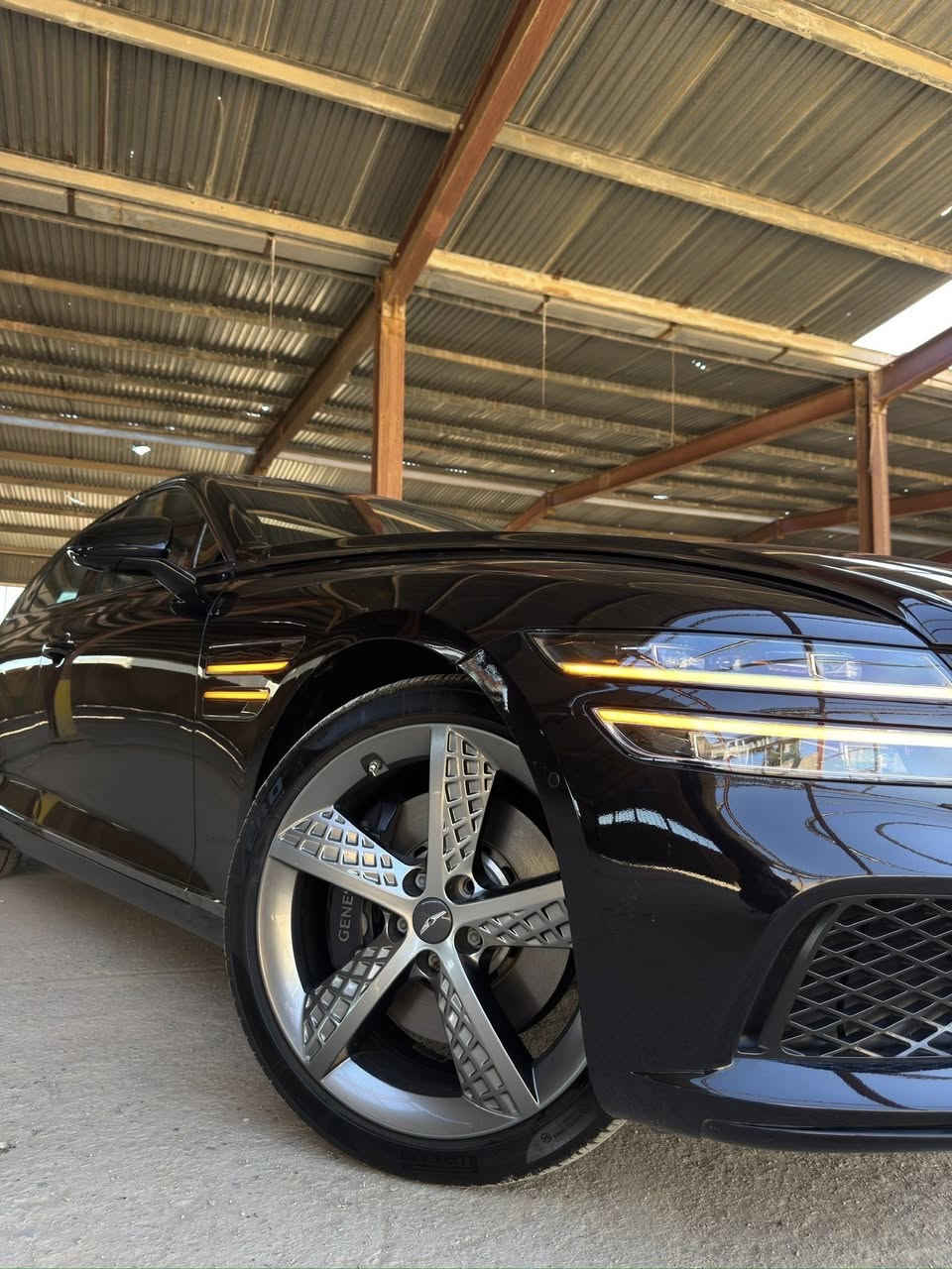 جنسز جي80  سبورت برستيج اعلى فئه
6 سلندر
 Genesis G80
الموديل 2024
الفىه الاولى بالمواصفات
التاير الخلفي يفتر مع التاير الامامي
المحرك 3500 تون تيربو
عدد الاحصنه 385 🐎

العداد 18 الف ونص مايل
رقم بغداد
الضرر بنيد جاملغ تبديل نفس اللون مع صبغ جزء من باب الساىق
ايوباك مقود فقط وراجع سستم
الشاصي والراديترات مكفول
اللغد الايسر متضرر
السعر 320 ورقه 
***********
المواصفات
1.بانوراما
2.برده كهرباء
3.كشنات جلد احمر مع تدفئه وتبريد بالكشنات وكهرباء
4.كشن السائق مساج
5.بانوراما
6.كامرات محيطيه عدد 4
7.السياره تتقدم وترجع بالبصمه
8.حساسات اماميه خلفي
9.اوتو بارك
10.عدادات ثيم متغيره حسب وضعيه القياده
11.نظام 3D  بشاشه العداد
12.نظام صوت lexicon 21 سماعه
13.مره شفط مع auto Dim
14.انظمه قياده عدد 4
15.صندوك كهرباء
16.ويل كب حجم 20 تو سايز
17.كاربون فايبر بالابواب والداشبورد
18.تشغيل عن بعد
19.شفتات بالمقود
20.خزن ميموري
21.خاصيه الخروج المريح
22.صندوك ذكي عن الاقتراب
23.نظام الترحيب عند الاقتراب
24.لايت تفاعلي
25.هاند بريك بصمه
26.اوتو هواد
27.داتا شو
