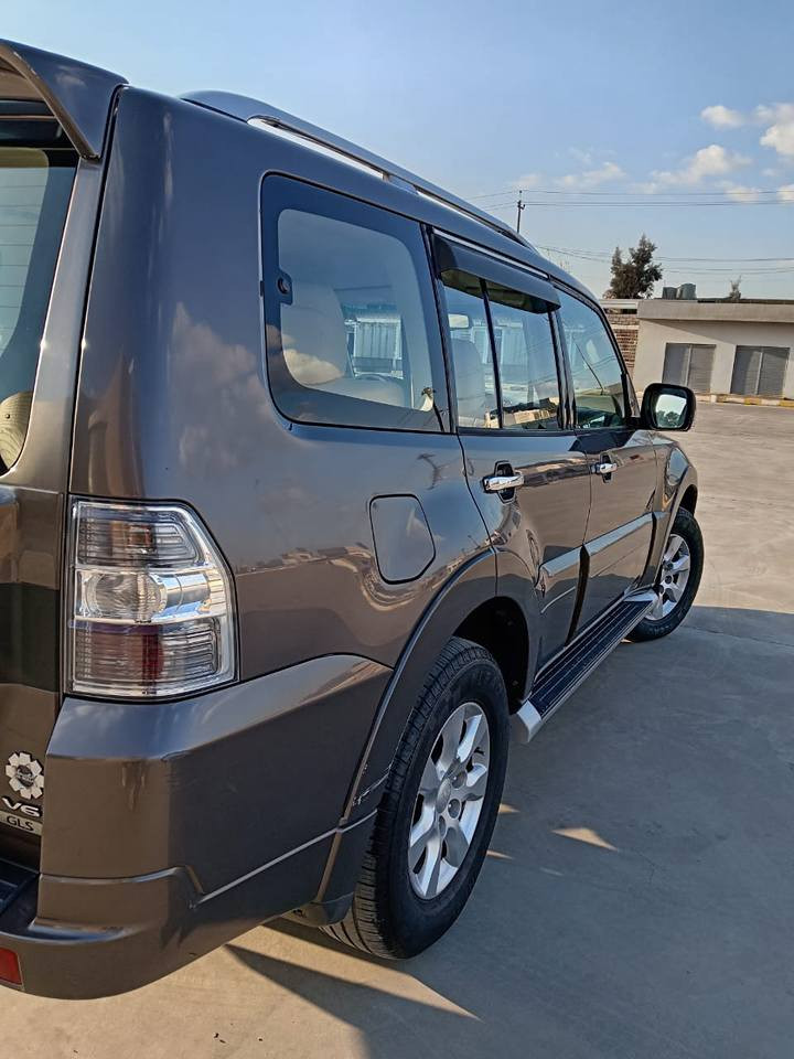 السلام عليكم 
للبيع باجيرو 

-موديل 2016 
-شاشة وكامره 
-تبريد 3 قطع 
-محرك 6 سلندر
3500 المرغوب على وضع الشركة 
-رقم سليمانية و تحويل مضمون

-سيارة بدون صبغ 

-مكان السيارة كركوك
السعر
165 بيها مجال

للتواصل والاستفسار

*********** كركوك, العراق
