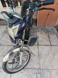 ماطور شحن كشر نضيف للبيع بطاريات بيها مجال بس ضعيف السعر 300 اتصال 078...