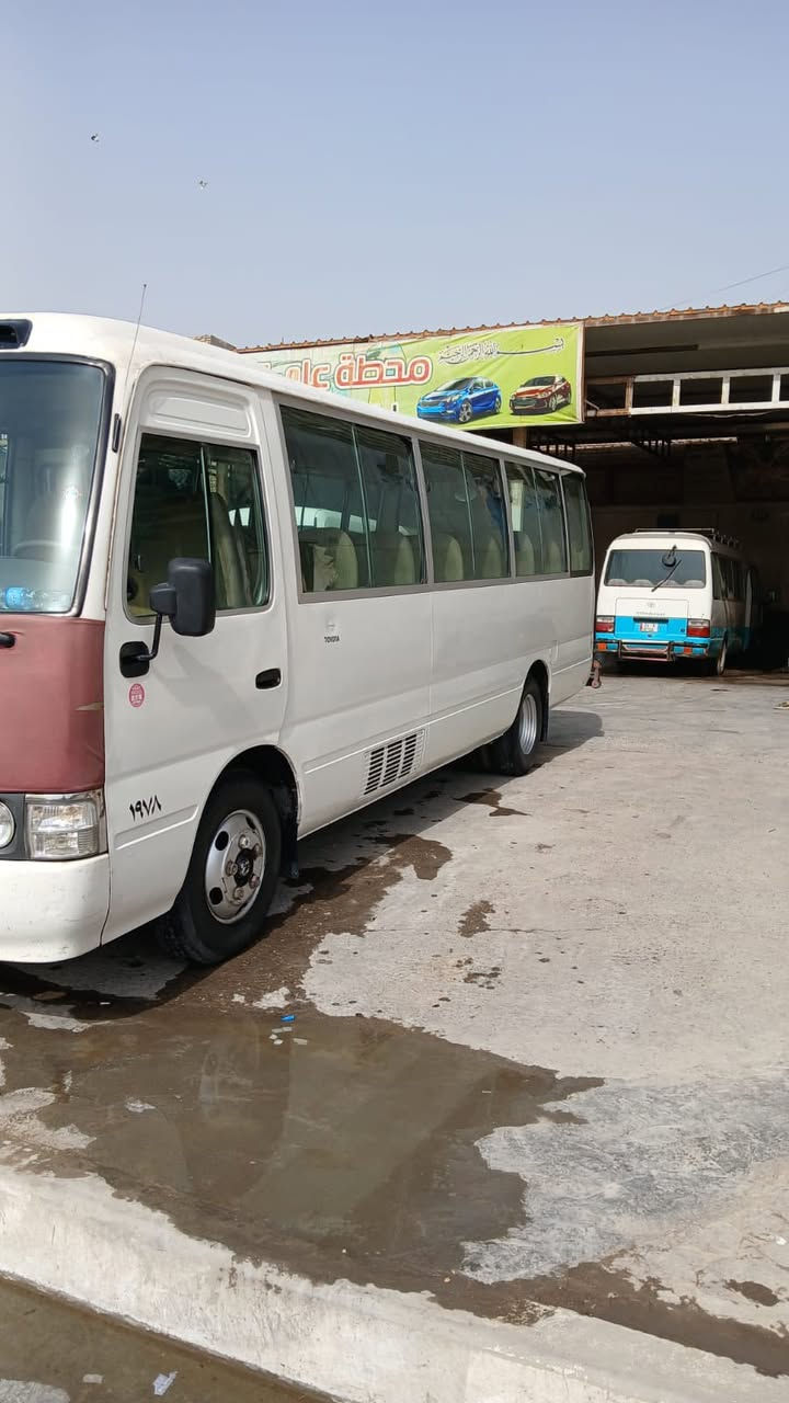 السلام عليكم كوستر ٢٠٠٧ رقم سليمانية مكانات صبغ ابيع من جوه الجام السيارة خير من الله مكينة كاز داخلها نظيف كير اكسل خير من الله تبريد شغال عليها غرامات على الرقم القديم الاحمر مليونين الرقم الجديد ما عليها غرامات 
اخذ ١٧٥ صافي بالخير على الي ياخذها 
العنوان بغداد الشعب
رقم الهاتف :- ***********
