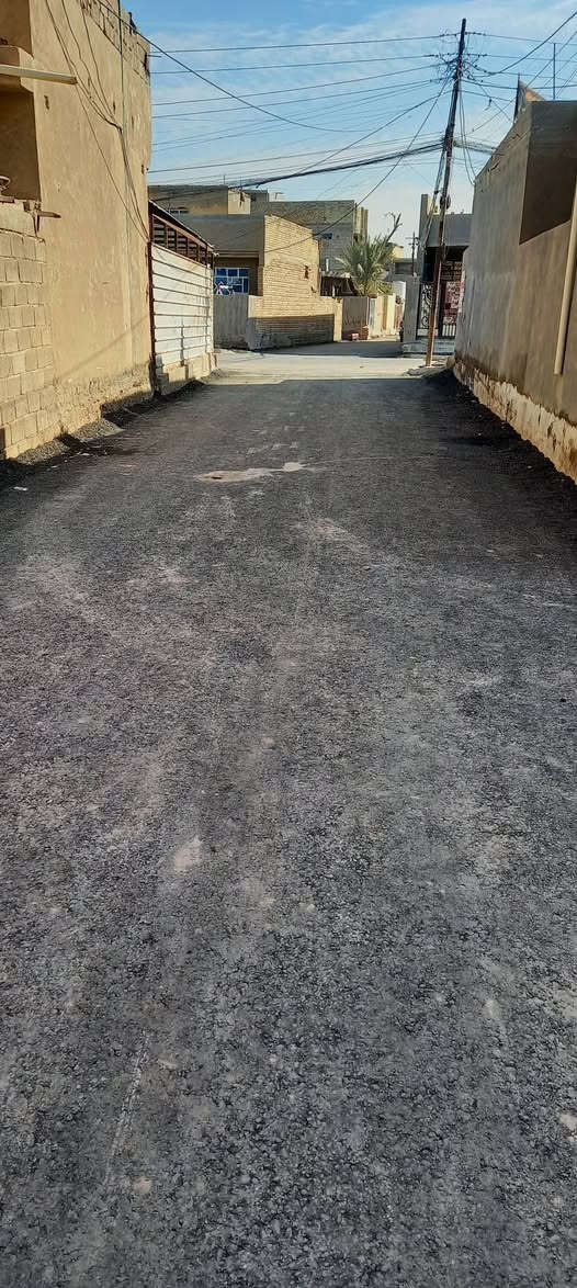 السلام عليكم بيت مساحة 200م واجها10م بيت يحتولي على غرفتين غرفه 5ب4 والغرفه ثانيه4ب4صاله 4ب10متار ع عرض البيت ستقبال 6ب4اله مطبخ 4ب5+ممشه بين الستقبال وصاله مترين +كلدور +ترك داير البيت طابق ثاني غرفه كامله وصاله نفس جوه الغرفة الفوك سقفها سندويش البيت شتايكر بس الستقبال والكلدور كامله مطبگه كاشي جسرديالى زيد شهيد قرب نقطه اشواق زبيدي ***********الاستفسار
