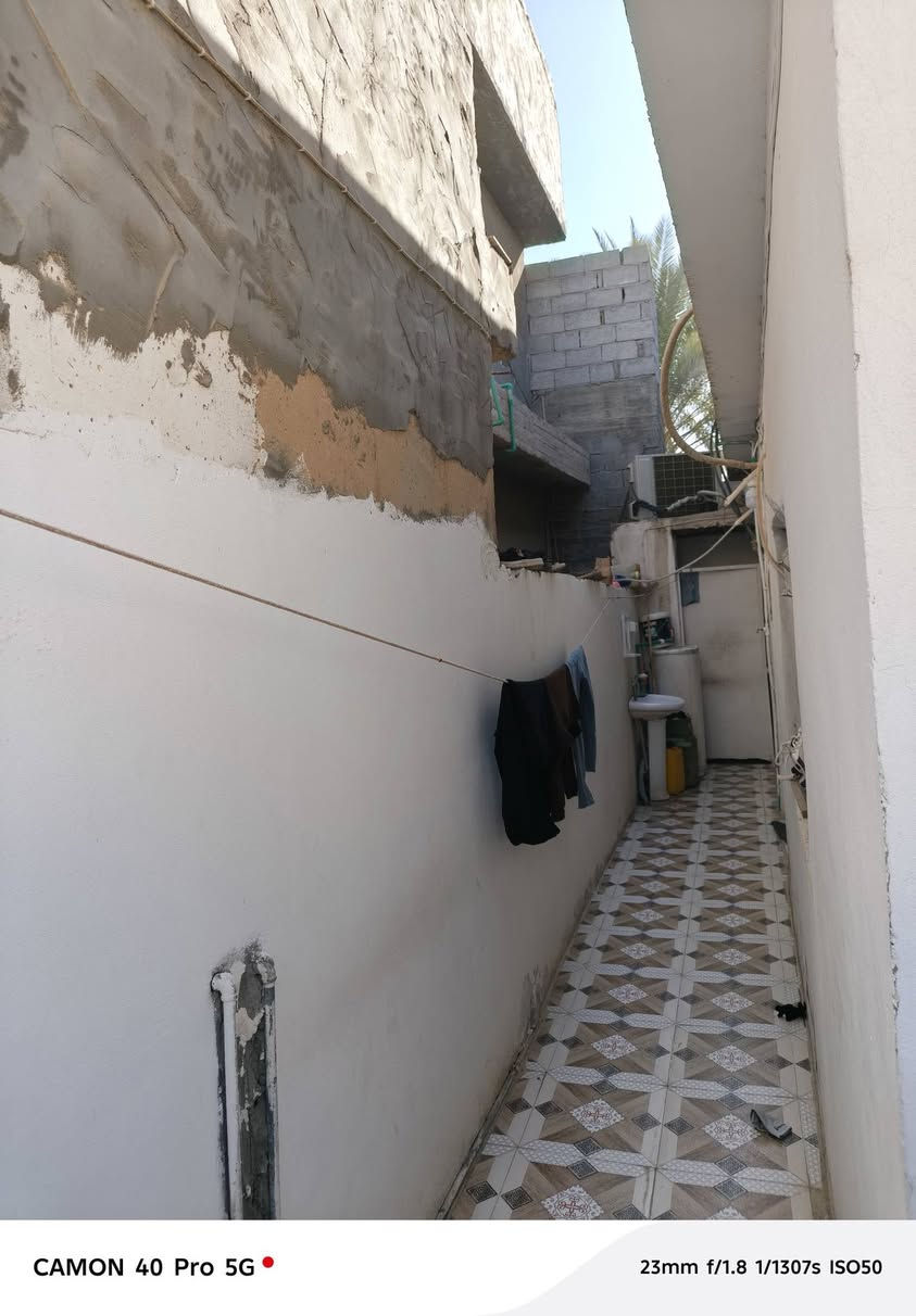 السلام عليكم ورحمة الله بيت للبيع قريب ع شارع الاطباء وقريب ع منتزه السلام  موقعه حلو مساحته 125متر السعر مناسب جدا لن مستعجل ع البيع الاستفسار للاتصال عل رقم ***********
