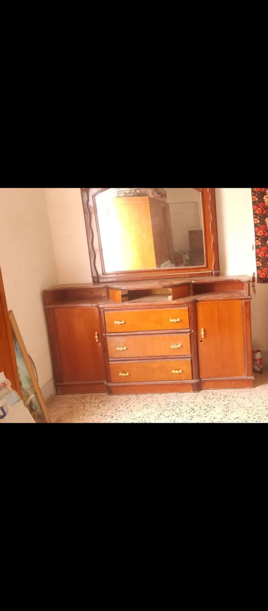 السلام عليكم
السعر كلهن 150 الف وبيهن مجال عنوان الرمادي شارع 40 
***********
