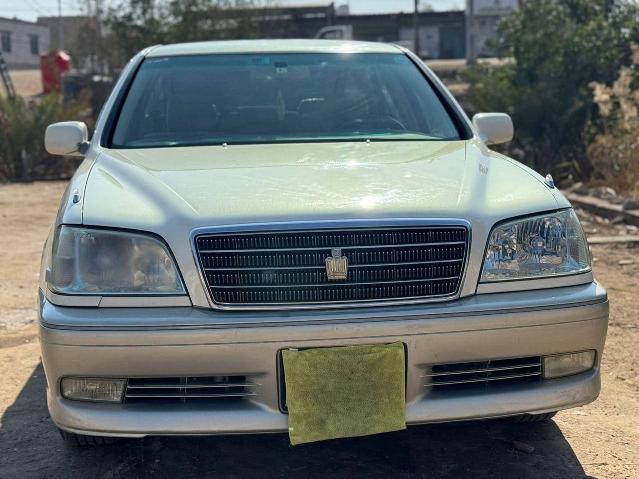 سلام عليكم ملكه للبيع سيارة جديده حاويه السياره خير من الله مكينه دي ڤور صغير دكمتين برده كهربائيه شاصي 75 سيارة لاكصه ولا صبغ ولا تبديل السعر 95 الاستفسار *********** عنوان ناصريه
