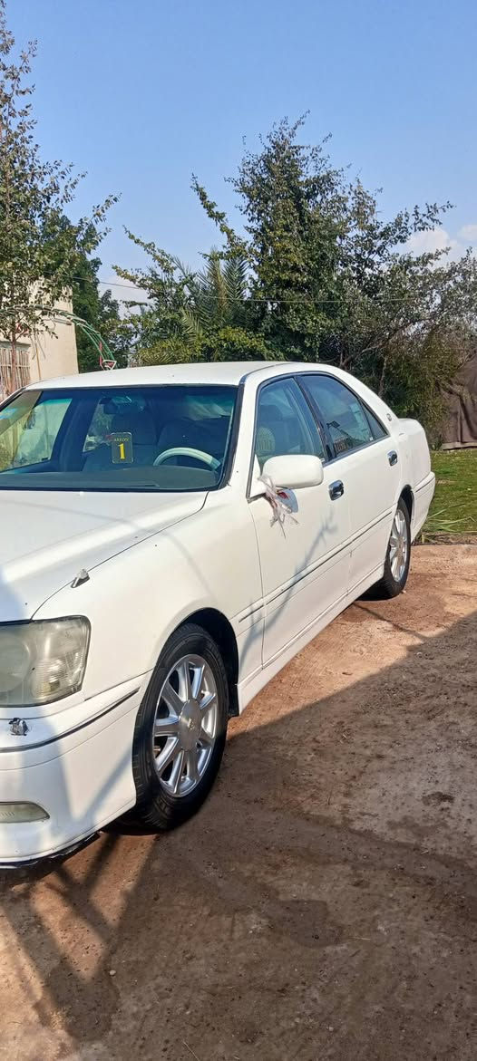 سلام عليكم للبيع ملكه جنون السياره رقم نجف انكليزي راعيها يمي سنويه ال ٣٠   جاهزه مكينه  ففيتي كير تبريد تلج  تخم تاير جديد  كله جديد ما اذب عليه ربع كبل للشارع مكفوله من الكصه ونقل الجثه.         بيها ضربه بل صفحه مال الصدر    السعر ١٢٥  اتصل وتدلل *********** مكان سياره  عباسيه
