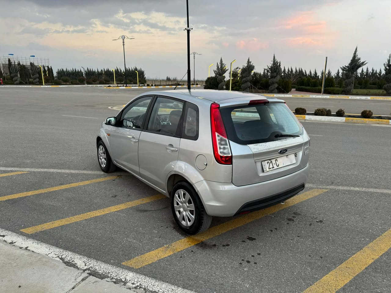 ۲٠۱٥ نیفا دوو سویچە
یەک پەڵە بۆیاخ بێ ناوکرتن 
سەنەوی تا مانگی ۹/۲٠۲۷ تازەیە
تازە پێشی داگیراوە هیچ مەسرەڤی نییە تایەی تازەیە گێڕو مەکینە بەشەرت زۆر زۆر بێعەیبە
*********** السليمانية, العراق
