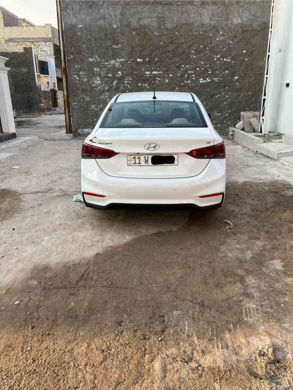 اكسنت  خليجي ٢٠٢٠ مكينة  ١٦٠٠ رقم بغداد ماشيه ٩٠ الف بدون حادث فقط وجود بارد في الجاملغ الامامي وطخة كما مبين في الصورة العنوان بغداد الدورة شارع ٦٠ رقم الهاتف *********** 
السعر ١٣٥ $
