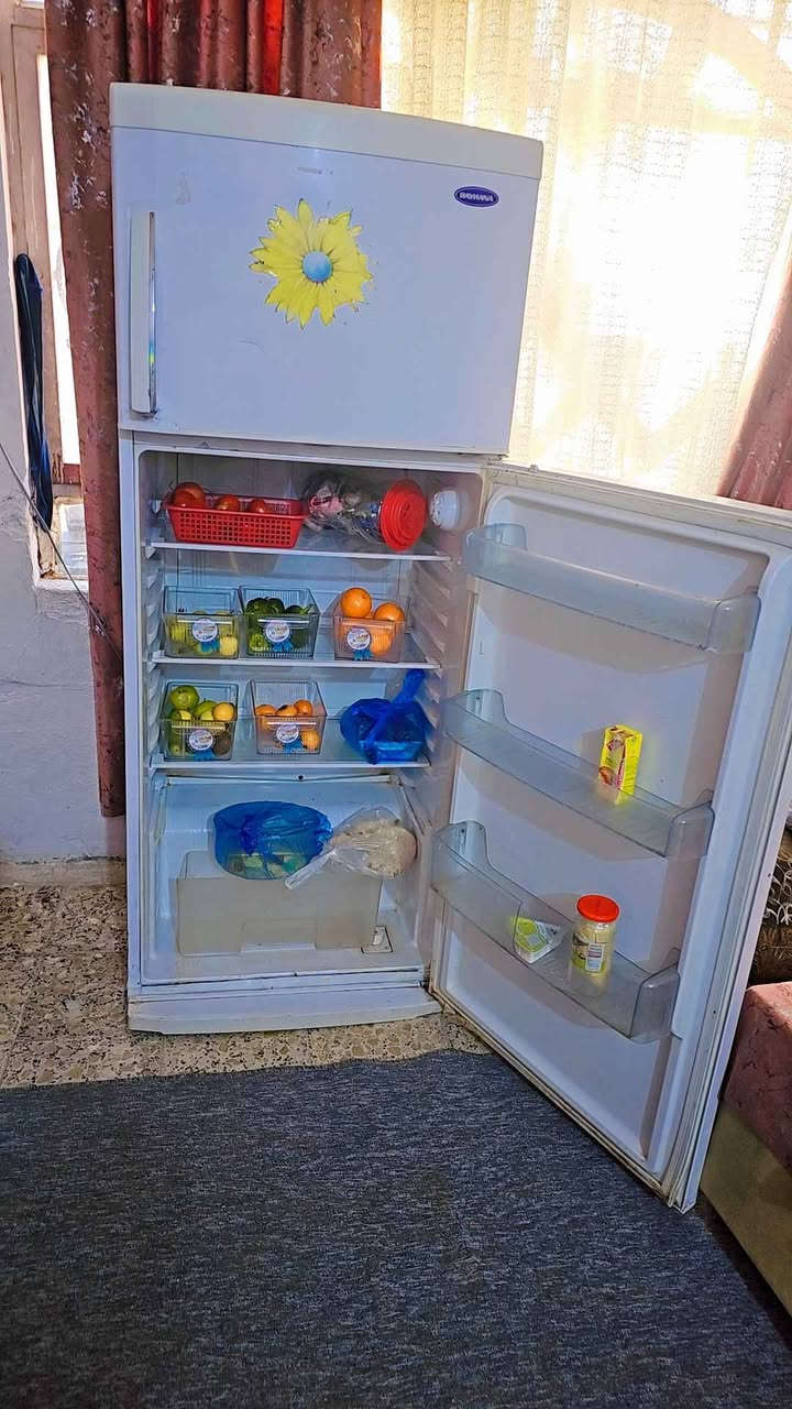 ثلاجه نضيفه وتشتغل ع فحص حجم جبير كلش للإستفسار واتس أو اتصال 
*********** النجف, العراق
