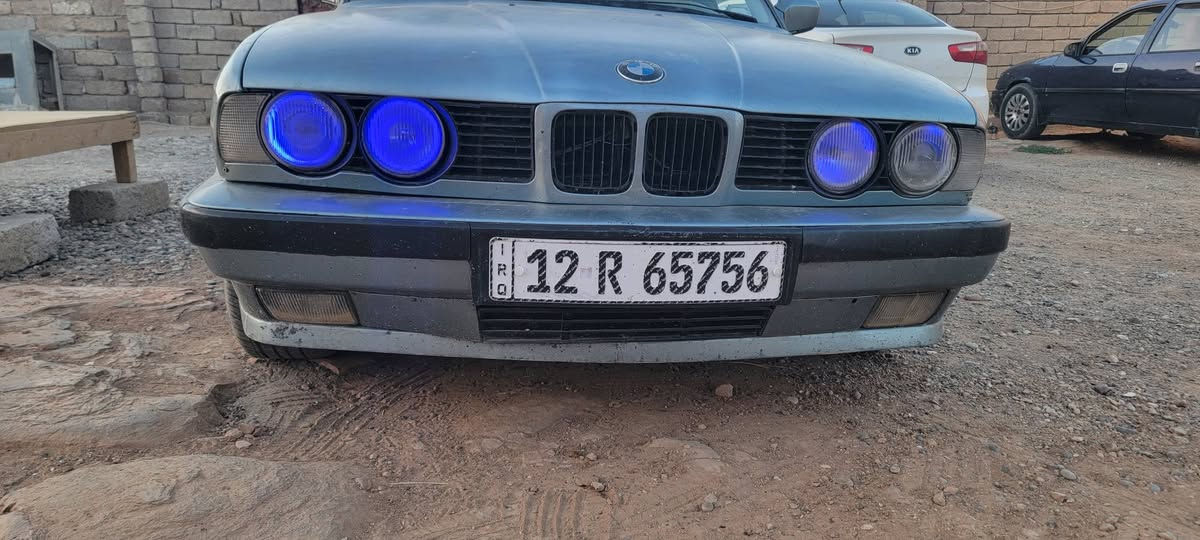 بي أم 525 كير عادي
كشنات جلد جام كهرب
طخم نضيف 
بيها طخه من الخلف 
محرك نضيف لا صرف ولا نفخ 
السعر 34 بيها مجال 
الاتصال ***********
***********
