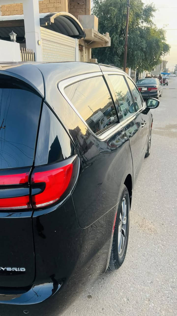 كرايسلر باسفيكا فول فئة تورنكL بلكن وهايبرد 2024
يعني 3 انظمة بانزين وهايبرد وشحن خارجي كل واحد بوحده
سيارة ميني فان فول كراسي Vip منفصلة كشنات جلد فاخر سياحي كراسي الامامية تدفئة وتبريد 3 قطع فول مواصفات رادارات امامية وخلفية حساسات امامية وخلفية مثبت مسار ومثبت سرعة ومود التراكشن ودكمة والرادار تكدر طفيها وتشغلها ودكمة الاصطفاف التلقائي بيبان كهرباء 4 وضعيات جنطة كهرباء ويوجد باب جانبية بالجنطة للتخزين وشاشة وسطية بيها كل التحكمات بالتبريد وغيرها الخ…. وتبريد منفصل بيانو علما حته شادلها درع من الاسفل حفاظا على السيارة والسيارة وارد امريكي ضربتها جوانب طخات صفاح وبجم سليم بدون ايرباك امامي كله سليم فقط جوانب  بدون دواخل السعر 230 وبيها مجال قليل السيارة انظف من الصور   وللستفسار الاتصال ***********/
واتساب واتصال وخط 
مكان السيارة كركوك
