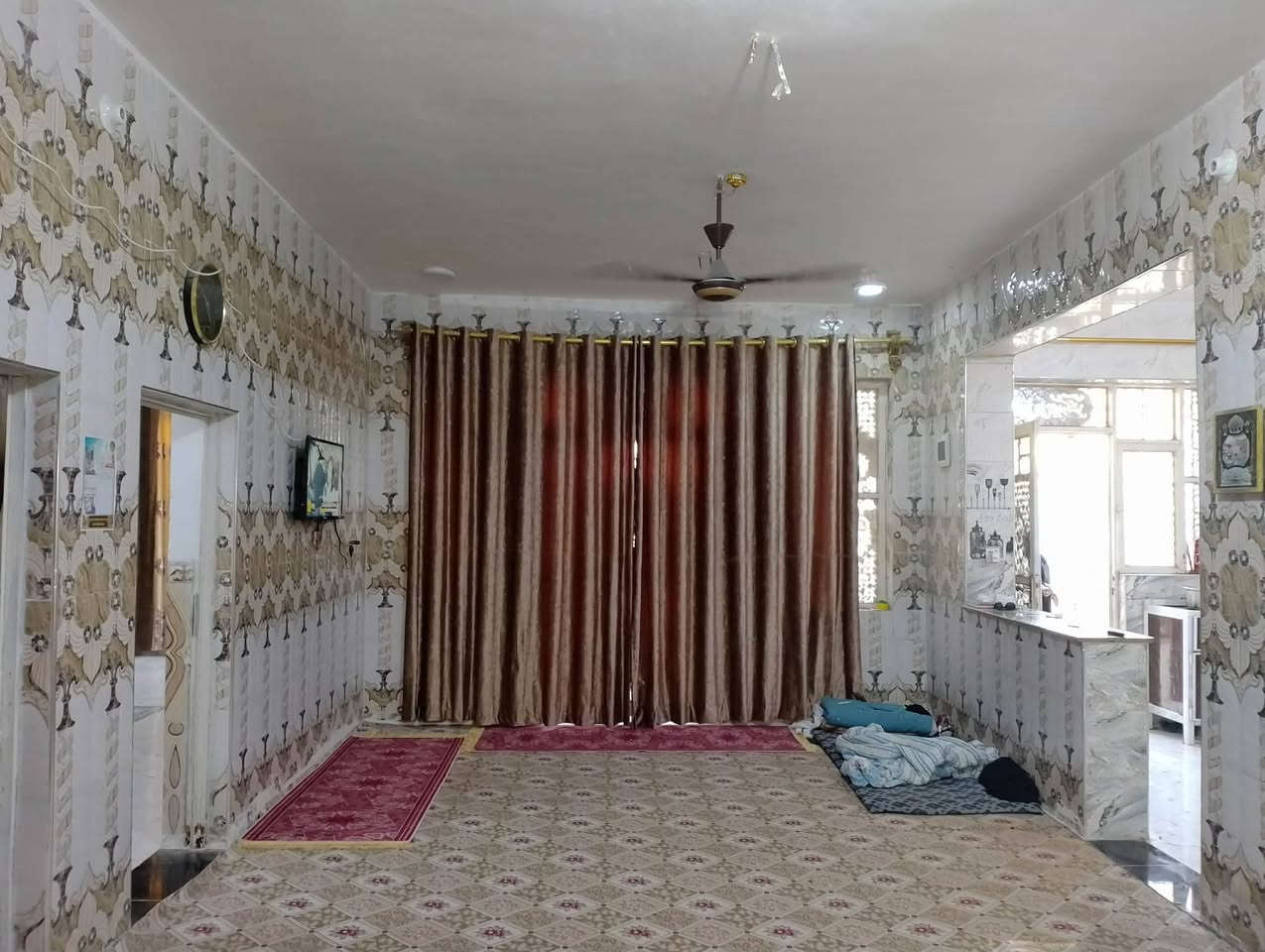 سلام عليكم بيت ركن عله شارعين تبليط المساحه 180 واقع حال 200 لقطعه مربعه غرفتين نوم 5×4 ستقبال 7×4 صاله 8×4 مطبخ 4×4
صحيات خارجيه داخليه العنوان شارع موسه المختار مقابل كراج جديد*********** ألعقار طابو صرف بناء 2021
