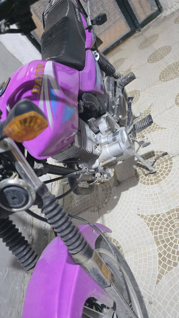 للبيع موديل 2023 ماخذه بالاقصاد وباقي عليها 3 اشهر وعندي نسخه من الاوراق والي يشتريه اخذه لابو المعرض واراويه الاوراق الاصليه يكمل القصد وانطيه الاوراق الاصليه مكاني كربلاء حي السلام وأعلى سعر ابيع والدراجه كفاله من كلشي برغي ما ملعوب بيه *********** 
***********
