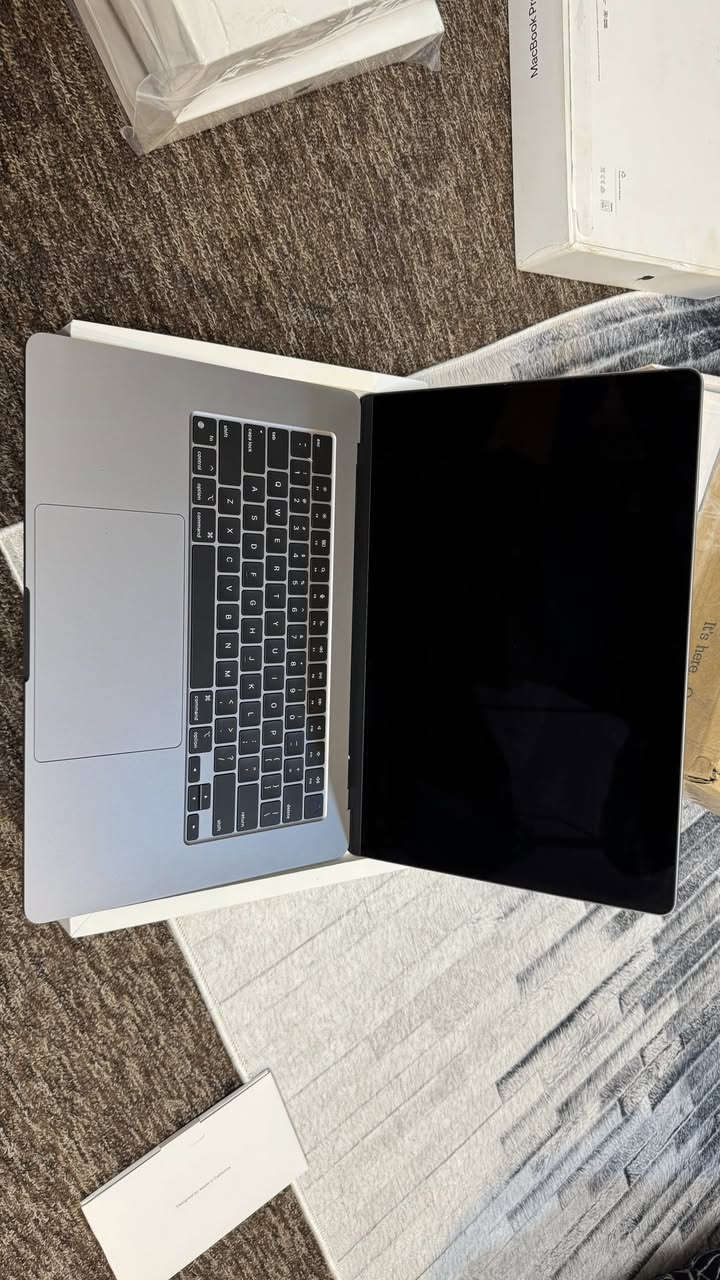 MacBook Air 15-inch like new
M3, Ram 8 GB, Storage
256 GB
Battery %100, Cycle
Count 16
Excellent condition
price:1,150,000
whatsapp:
***********
