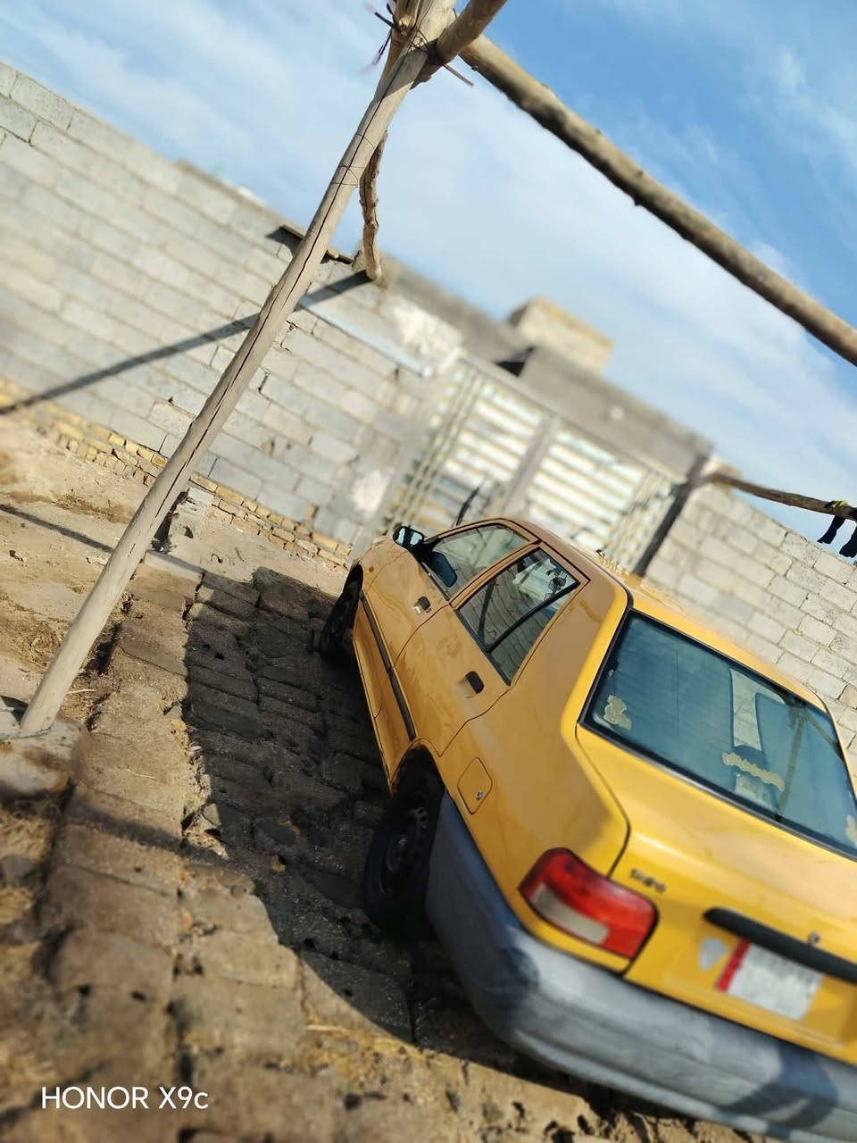 سلام عليكم سايبه موديل ١٦ السياره جاهزه من كلشي وبسمي سنويته ال ٢٧ سياره جاهزه من مكينه وكير وتخم تايرات وحداديه ومكفوله ما عده باب الوره السايق بيه بارد رقمه واسط نكليزي ومشروع وطني مصفره هيه وغرامات مكانه دوانيه السدير السعر ٣٨ وبيه مجال والاستفسار ***********
