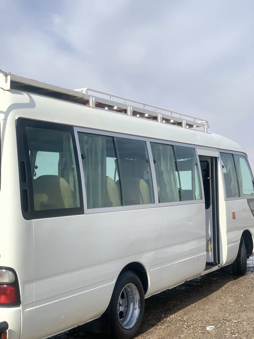 ‏سلام عليكم سيارة كوستر 2015 قير أكشن محرك كفالة تخم تاير لو شم فول مبدلة قبق هي وخططها￼ ب العنوان بصره دي ***********￼دون خط عادي هي والخط بثلاثة بدون خط 280 ￼
