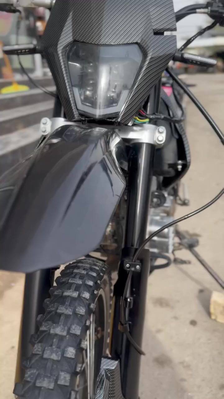 سلام عليكم 
قفاز CRX موديل 2024 الدراجة كفالة عامة شوفت عينك 
الكفرات كاربون فايبر 
الدراجة شلعة ومعدل خير من الله 
للرقم ***********
العنوان ديالى بعقوبة
