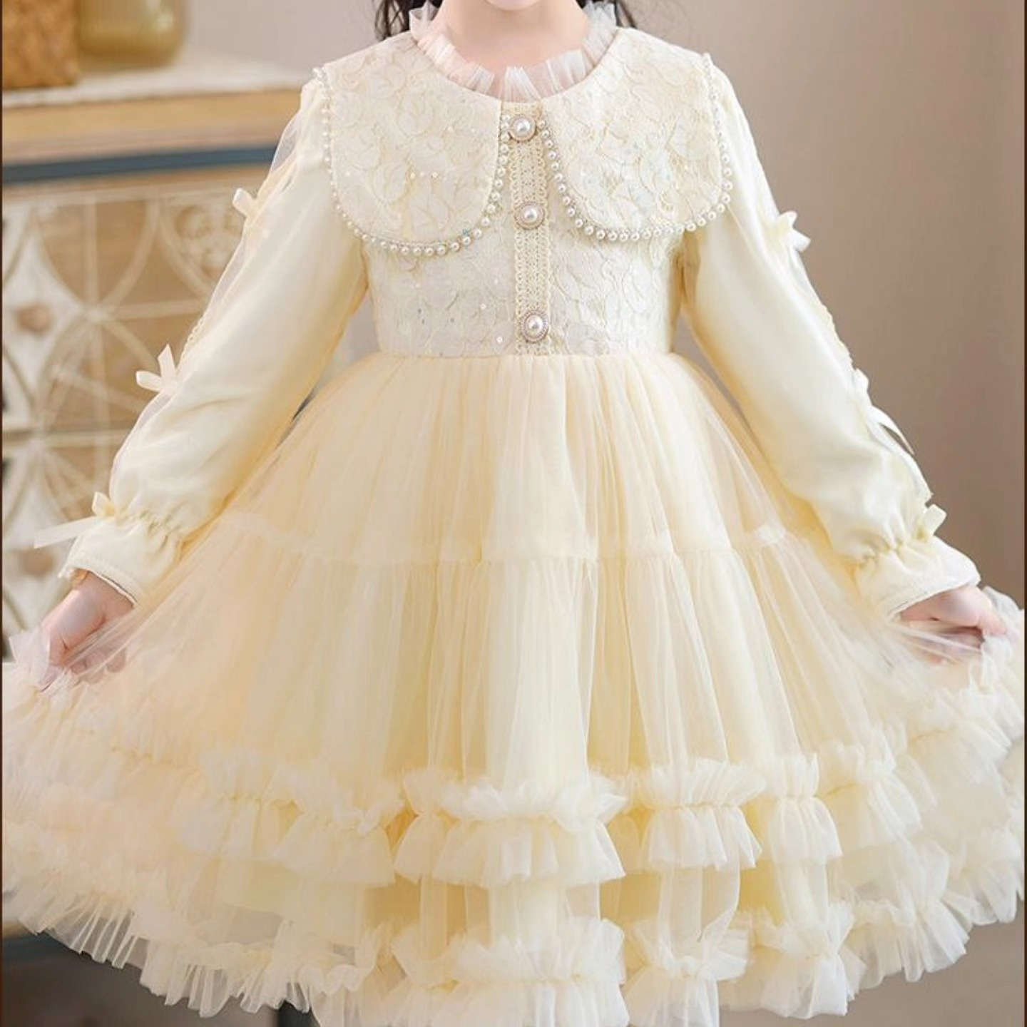 🎉 على بركة الله نبدأ موسم العيد 🎉

نعلن افتتاح موسم العيد 2026 بأجمل وأرقى موديلات ملابس الأطفال

اول موديل ويانه مثل متشوفون جمال هذا الفستان 

القياسات من 110----160 يعني يلبس من 3----10 سنه 

خامة درجة اولى مبطن لون واحد فقط اوف وايت 

انتظروني انسقلكم ويا احذية 🫰

تفاعلوا وسولي واهس اكمل نشر 🥲

بتعلق يوصلج السعر 🤗


**إذا كنت صاحب هذا الإعلان وتريد حذفه لأي سبب، رجاءا أرسل رسالة إلى الدعم الفني**