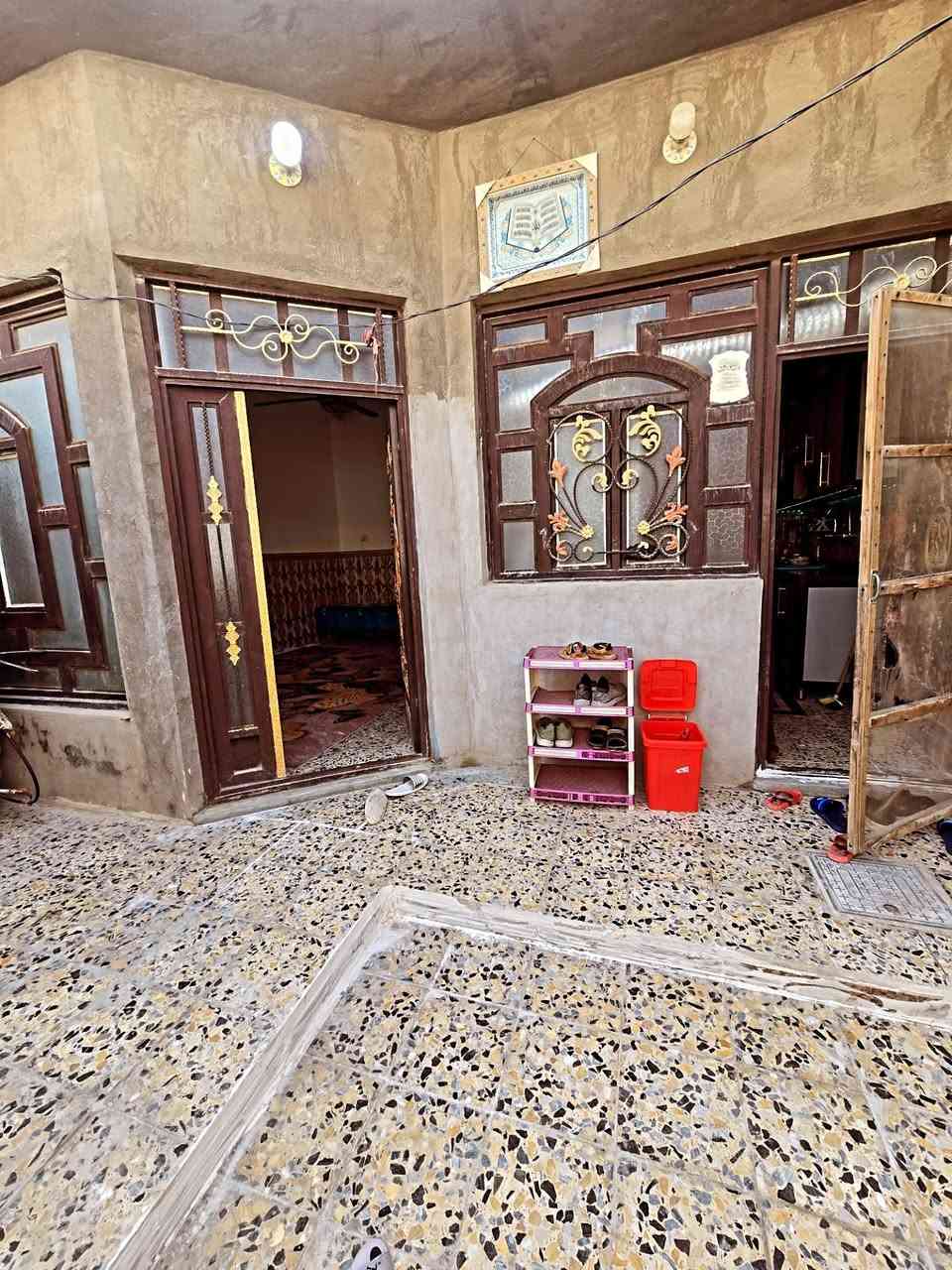 ١٠٠م درجه اولى اساس وسقف صب كونكريت بناء طابوك  ٣٥مليون يحتوي على غرفتين نوم صاله مطبخ صحيات استقبال   الطابق الارضي جاهز الغرفه الثانيه  بدون سقف فقط.   الدار جاهز. كاشي سيراميك بورك  مثل ماموضح في الفيديو  عنوان الدار  النجف الأشرف كوفه براكيه خلف مدارس السفير وافاق العلم.   قرب شارع علكم.    عنوان المكتب الكوفة شارع المعمل قرب شارع المطار القديم مجاور صيدليه بلال مقابل صيدليه زحل جوار شارع سيد حبيب 
***********
***********
