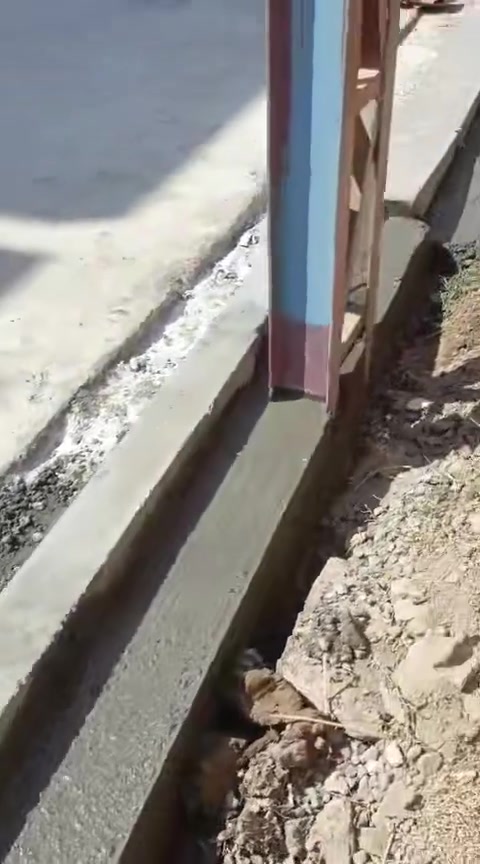 السلام عليكم اخوان 
متعهد لجميع الفقرات المذكوره 
اعمال الصب كافه 
1 صب رفتات 
2 صب طرق
3 صب بلاندك
4 جدار ساند 

يوجد ايضاً جميع كوادر الارصفه 
1كربستون 
2 مقرنص 
3ساقيه 

يوجد ايضاً جميع كوادر مـد الماء 
1 خط الناقل 
ومد المجاري بكل اصنافها 

نعمل في جميع المحافضات 
للتواصل : ‭0782 175 0220‬
