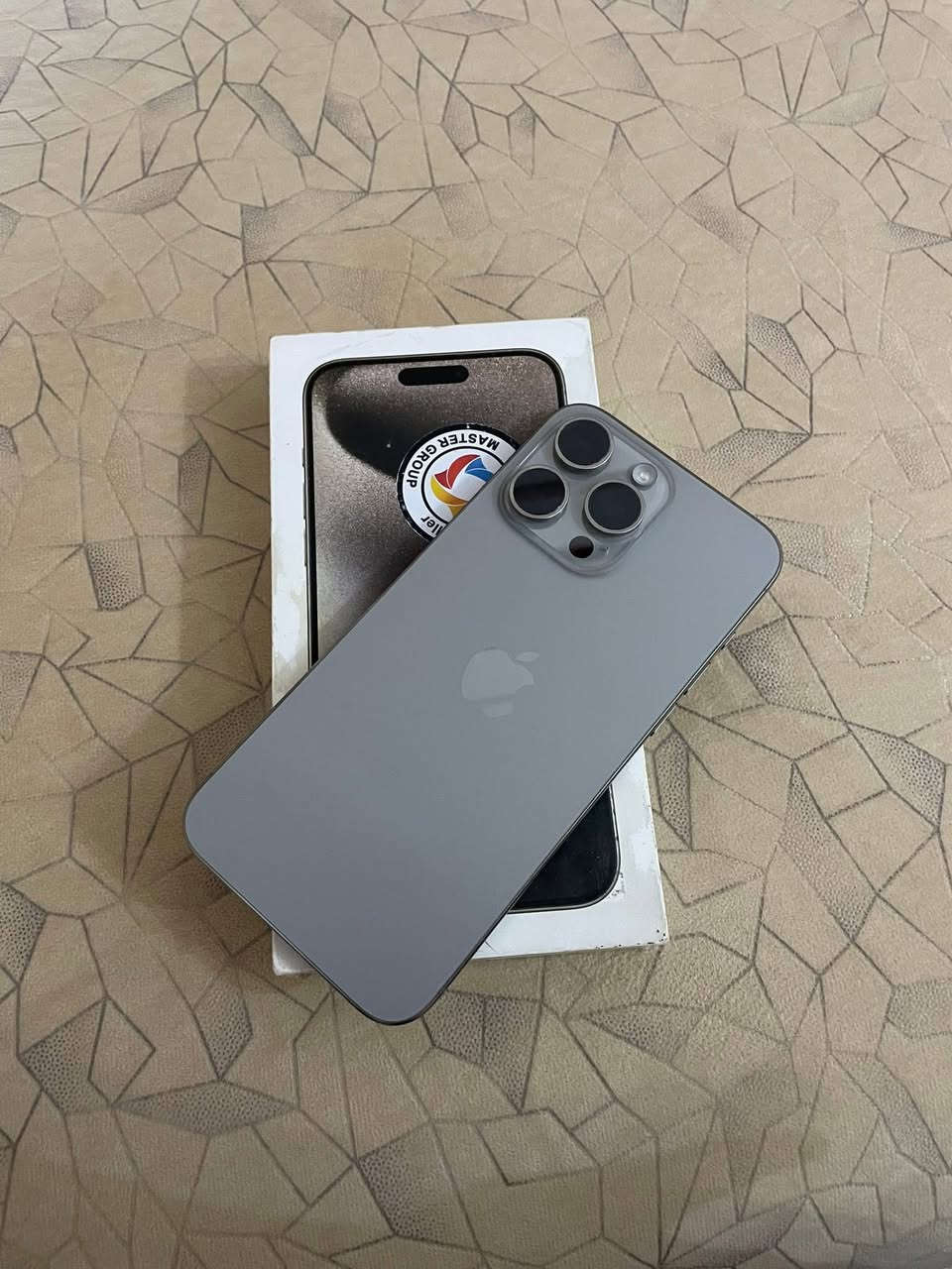 للبيع ايفون 15 برو ماكس 256 ماستر 

نضافه 100/100 بطاريه 85 كارتون مطابق سعره مليون و25
للاتصال ***********
بغداد- مدينة الصدر
