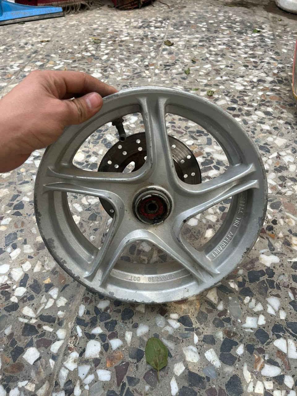 السلام عليكم غراض ماكس بوليس
كابريتر 120
تجوه بوليس 
كفرات مال بوليس ختم واحد 
ويل نجمه مال ماكس 120
صالنصه مال بوليس 
للاستفسار ***********
