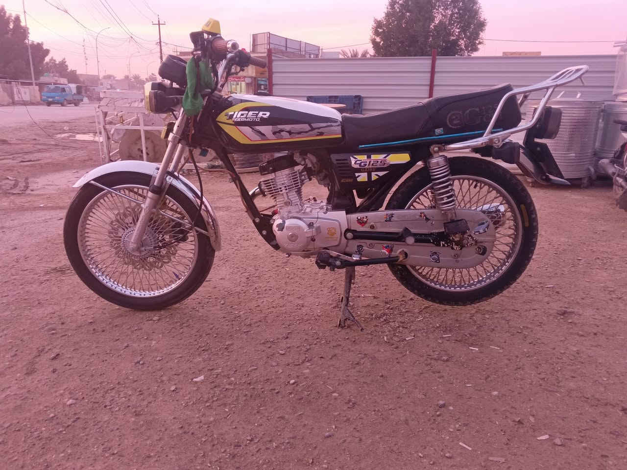 السلام عليكم اخوان
بيع متوازي بسبب ضرف مادي 

تايكر موديل 25 كفاله عامه كهربائيّات اوراق 

عدله ونهضه خير من الله محرك 150 غطاس 

سعر... 600.... وبيه مجال بسيط 

مكاني حله شوملي 

***********
