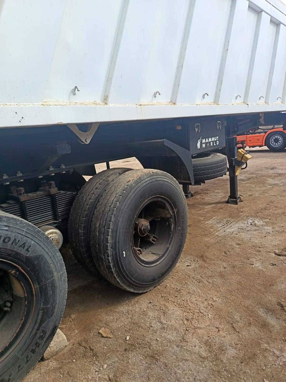 سلام عليكم للبيع عربانه ماموت إماراتيه مديل ٢٠١٣رقم ***********
