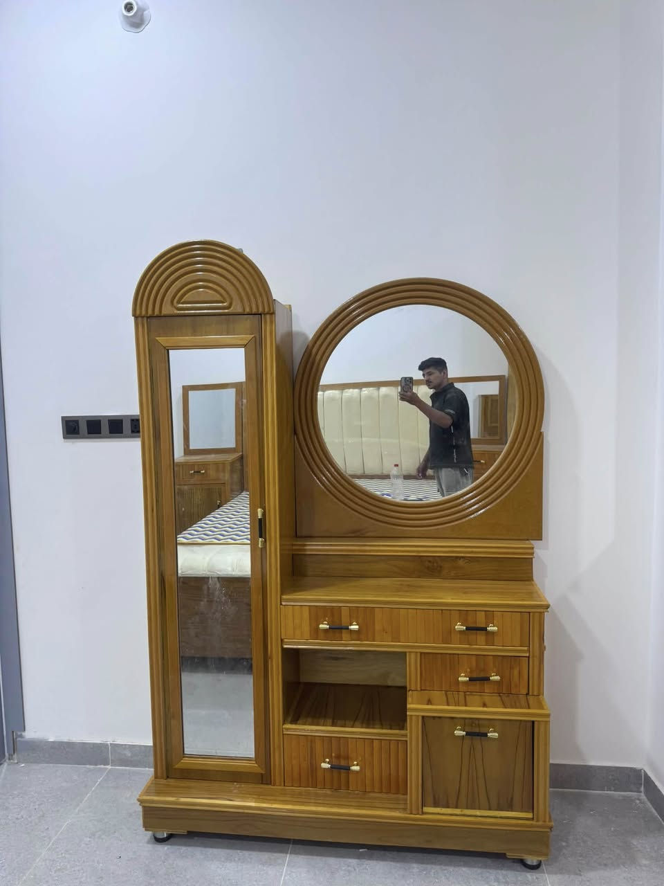السلام عليكم اخوان
اليوم تم تسليم غرفة نوم تصميم تركي سبع قطم معَ الملحق 
شغل نجارة عراقي من الدرجى الاولى 
داخل و خارج صاج و بلوك بورد و اطارات الغرفه بالكامل من الزان 
اتمنى ان تنال اعجابكم 
للتواصل مراسلة الصفحه 
او الاتصال على الواتساب /***********.
