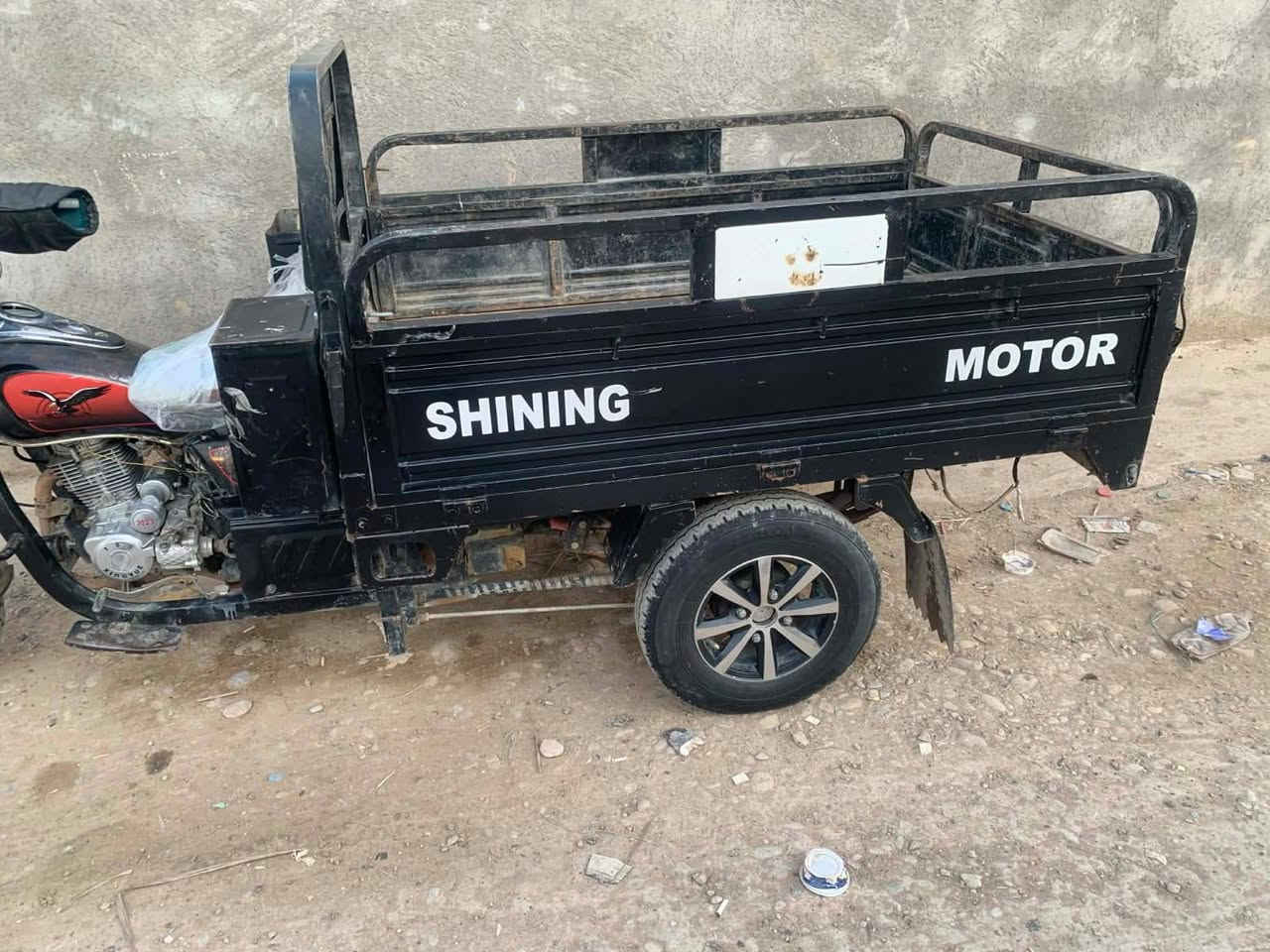 سلام عليكم ورحمه الله وبركاته عندي ستوته البيع موديل 21مكينه23وراق كامله السعر مليوان450بيه مجال غير امتوجد  على فيس رقم *********** مكانهه قرب سيطرة غالبيه
