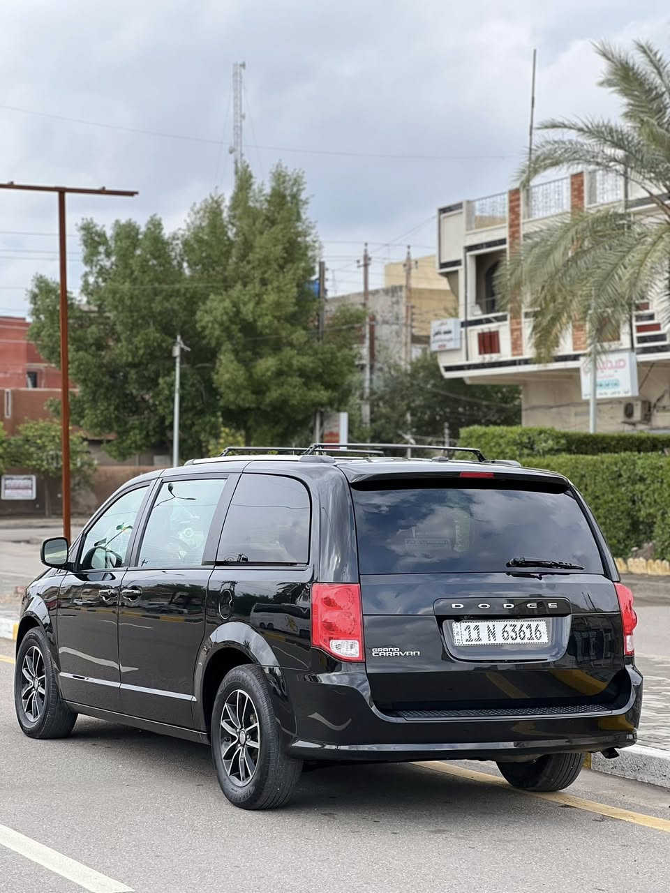 السلام عليكم 
دوج كرفان موديل 2018 اللون اسود وداخل اسود مواصفات SXT بيبان كهرباء وجنطه كهرباء تشغيل عن بعد 3 قطع تبريد شاشه سقفيه مواصفات ال SXT معروفه حادثها سرقه جاملغات مبدلات نفس اللون بدون صبغ وبونيد هم مبدل نفس اللون مبولشه وجاهزه رقم بغداد الدولي الجديد ماشيه 90 الف
السعر 180$ 
مكان السياره بغداد حي العامل
***********
