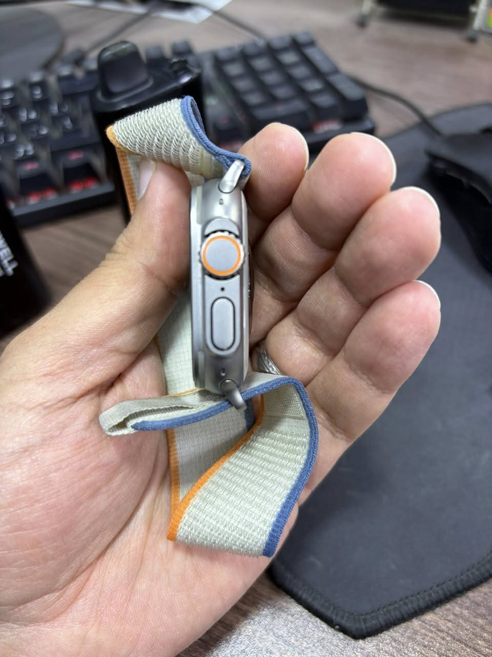 ساعة ابل الترا الجيل الاول بطارية 91 نظيفة جدا سير وكيبل شحن اصليات بدون باكيت السعر 450 الف مكاني المنصور او العدل
***********
