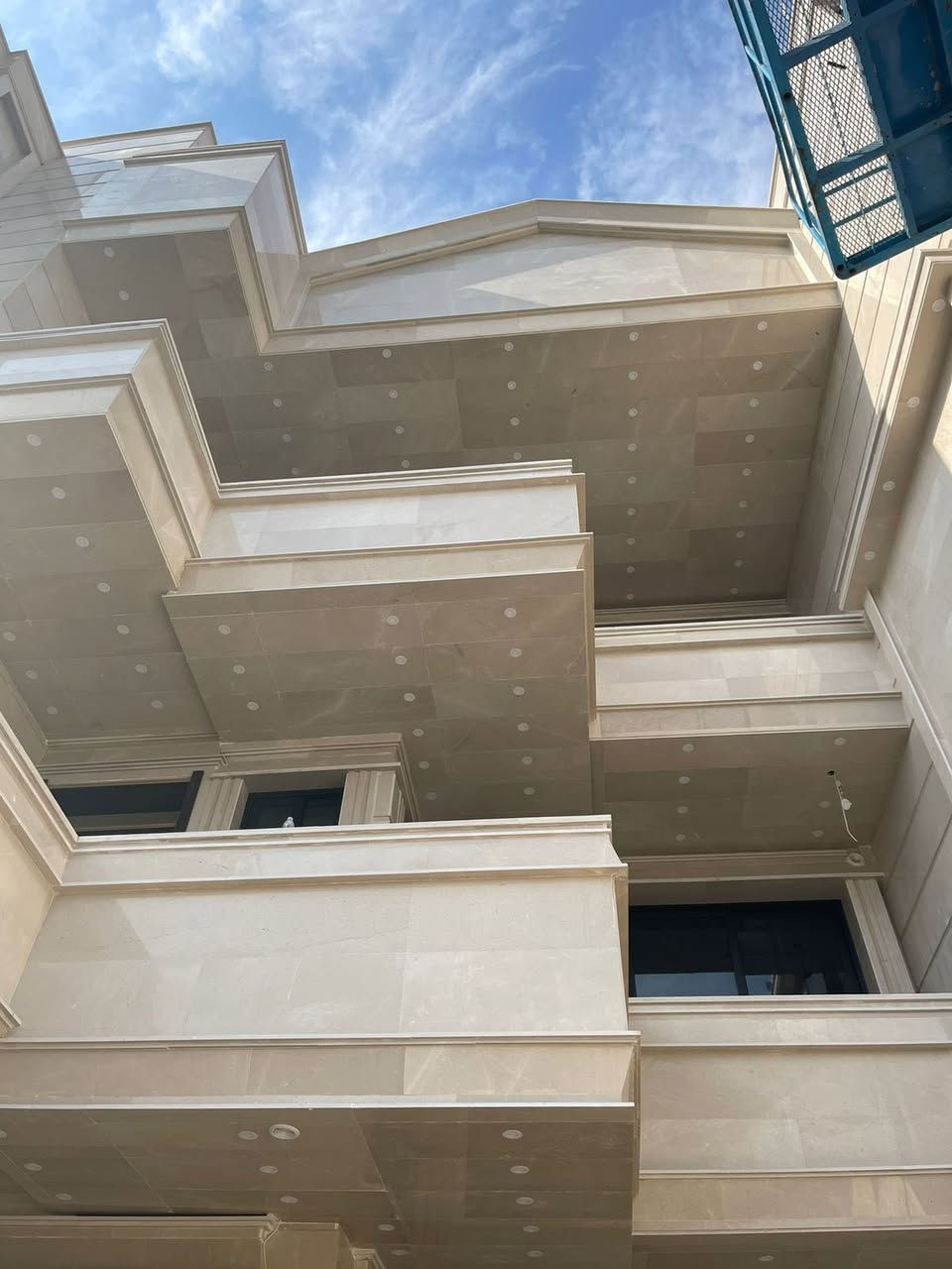 موقع الاعضميه   تم تغليف واجه بهياكل حديديه لحيم مرمر طبيعي سمك 2 س تنفيذ وإشراف ابو مصطفى  ***********
