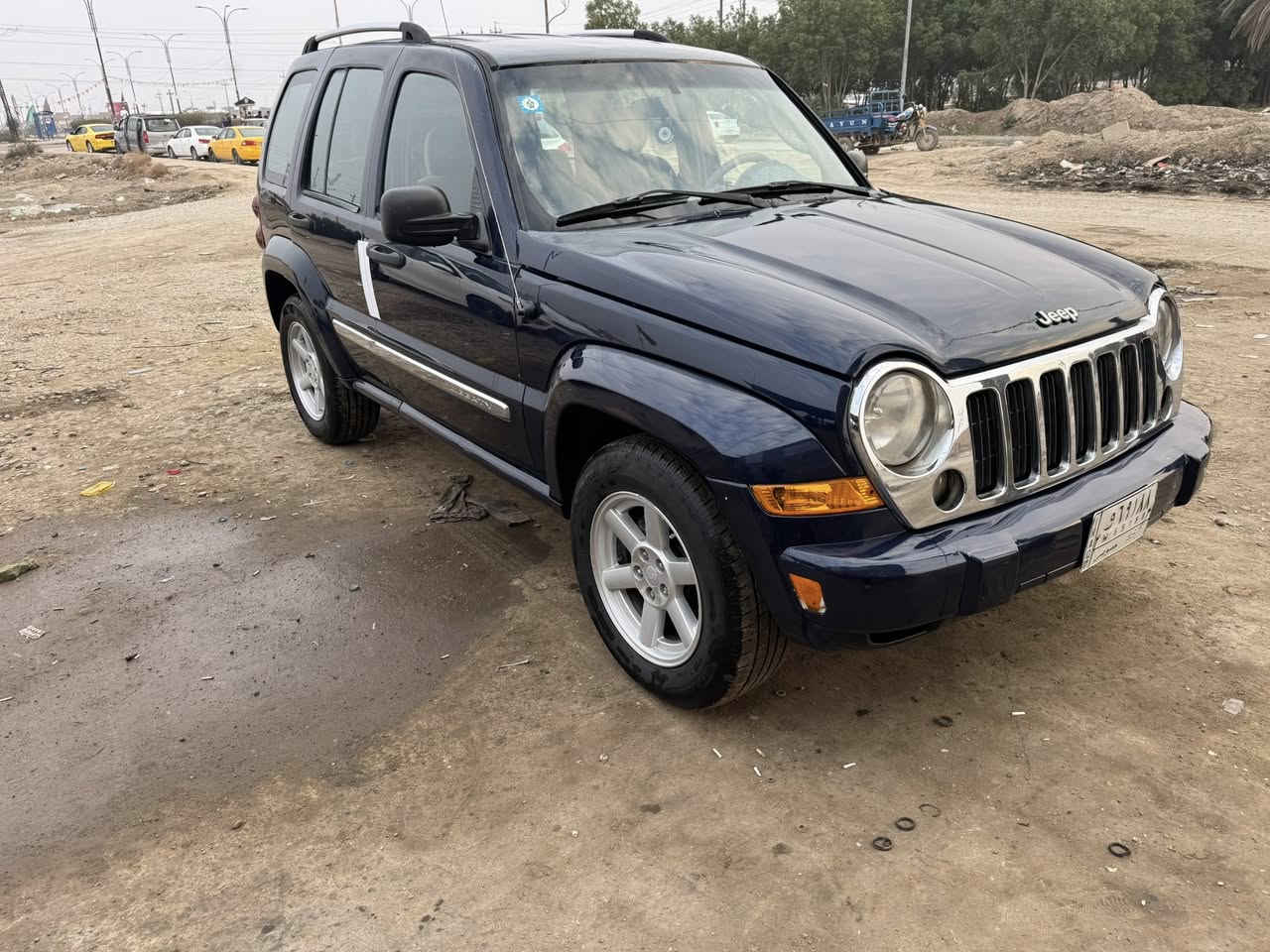 السلام عليكم جيب لبرتي موديل 2007 محرك 3700 مكفول جديد السياره ماشيه 117 الف رقم بغداد بسمي السياره حادثه بابتين جاهزه من كلشي السعر 78 وبيه مجال بسيط مكان السياره واسط الاتصال بالرقم ***********
